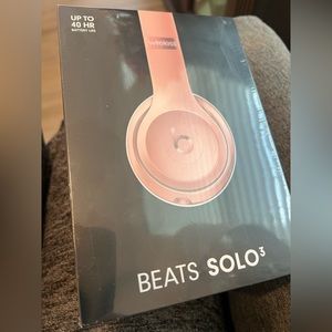 Beats Solo 3 wireless pink in package still never opened